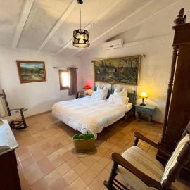 Stadthaus mitten im Künstlerviertel von Artá mit zwei Wohnungen, hotelli Artássa