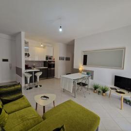 Sole&mare Vlore Apartment, 7 minutes walk from Lungomare