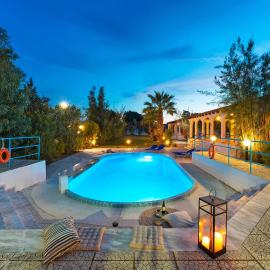 Villas Mina and Studios, hotel a Gennadi