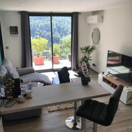 Appartement 2 pièces - Le Berceau، فندق في Castellar