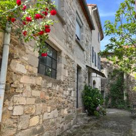 Maison de village Cévenole climatisée à Branoux-Les-Taillades - Gard - #TravellerAwards 2026, hotel a Branoux-les-Taillades
