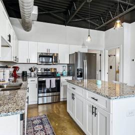 Brand New Condo near downtown Nash w washer dryer, Hotel in Nashville