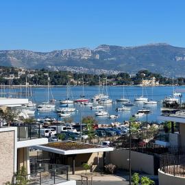L'apart'83 - T2 classé 5 étoiles - Belle vue sur la baie du Lazaret โรงแรมในSaint-Elme
