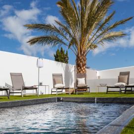 Villa Ernest, 100 m plage Saint Martin de Ré, quartier recherché de la Cible, calme absolu, piscine chauffée, hotel a Saint-Martin-de-Ré