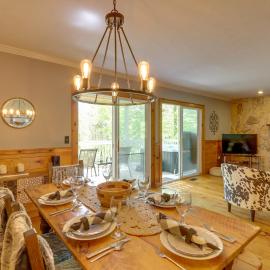 Blue Ridge Getaway w/ Hot Tub & Seasonal View!, Hotel in Blue Ridge