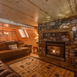 Roger Dodger by KABINO Hot Tub 2 Cabins Big Driveway FirePit WiFi Grill Summer 11 Winter 6 People Max: Island Park şehrinde bir otel