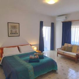 Villa Bronja Superior Airconditioned Studio apartment in Xlendi