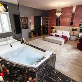 ARISTO Jacuzzi Hotel, hotel u gradu 'Lavov'