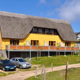 Ferienwohnungen unter Reet 45106, hotel in Göhren