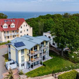 Ferienwohnungen Altmann - Villa Bergfrieden Süd, hotel in Göhren