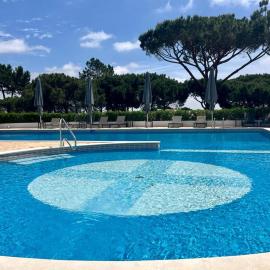 Beautiful apartment set in the heart of Quinta - Newly Refurbished, hotel em Almancil