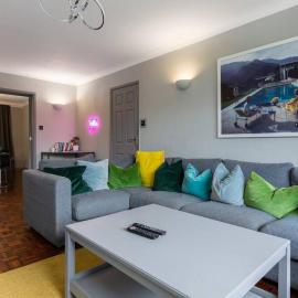 City home with parking and garden- pet friendly