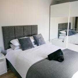 Entire Modern Home with seaview and parking, hotell i Wicklow