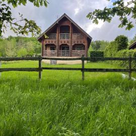 Au bord du lac III, khách sạn ở Montigny-en-Morvan