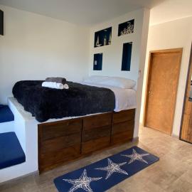Casa Arrecife - Dorado Suite, Fast Wifi & Balcony! Beach is steps away!, hotel in La Ventana