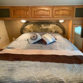 Comfortable RV in a farm、Nanoose Bayのホテル