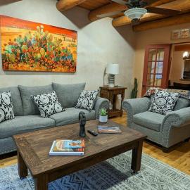 Enchanted Casita with Private Outdoor Hot Tub and Patio, Near Santa Fe Plaza, Sleeps 4 with free parking, Hotel in Santa Fe