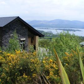 Bedrock Cottage Kenmare - 2 Bedroom Sea View Cottage, Hotel in Kenmare