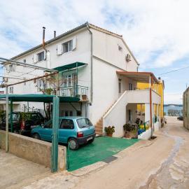 Apartments by the sea Tkon, Pasman - 17360, hotel en Tkon