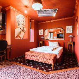 Design Hotel Euskirchen، فندق في أويسكيرشن