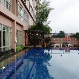 Viesnīca Apartemen The Edge Baros - Kamarku pilsētā Cimahi