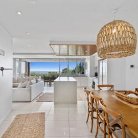 Waves 11 - Beachfront - Sleeps 8