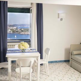 Cala Moresca Apartments, hótel í Bacoli