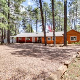 Pinetop-Lakeside Cabin, Walk to Woodland Lake Park, hotel in Pinetop-Lakeside