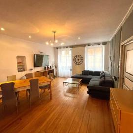 Spacious apartment in the heart of the center, hotel in Riquewihr