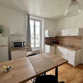 Au coeur de ville, khách sạn ở Laval