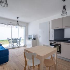 Appartement Neuf 3* à Mimizan - 100m de l'Océan, Piscine, Clim, WiFi, 4 Pers, Ménage inclus - FR-1-50-112, hotel in Mimizan