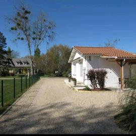 Gîte de la Perigourdine, Hotel in Pineuilh