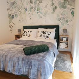 Apartman Tina ***** s jacuzzijem u blizini Parka prirode Papuk, hotel em Slatina