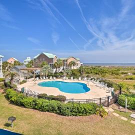 Pool Access & Views at Saint Helena Island Condo!, hotel a Oceanmarsh Subdivision