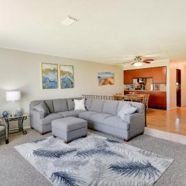 Florida Getaway - Balconies, Grill & Near Beaches!