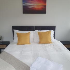 Luxury 1 & 2 Bed Apartment - Desborough - Kettering - Sleeps up to 5 - Free Parking, - WIFI - Contractors, Professionals, Families and Relocators - By The Home Makers Hub