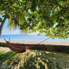 Islanders Paradise Beach, hotel a Larena