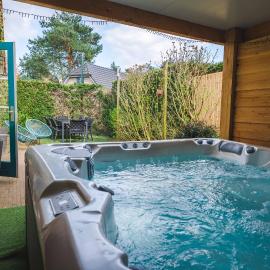 Luxe Veluws Vakantiehuis met JACUZZI EN SAUNA, Hotel in Lunteren