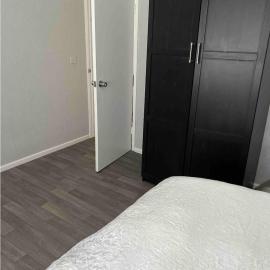 Belfast Macs double room shared bathroom
