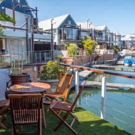 WATERFRONT 2 BR Home with mooring at Knysna Quays - life on the water