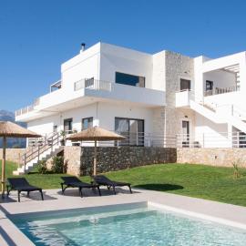 Villa d'Anvers - Luxury Holiday Resort, khách sạn ở Soúda