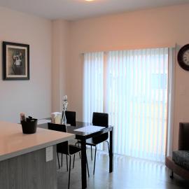 Modern Town House Barrie South, готель у місті Беррі