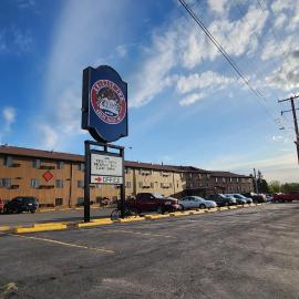 Grizzly Inn, hotel u gradu Grejt Fols