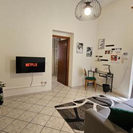 CASA OLTREPO comodo centrale ma silenzioso parcheggio interno