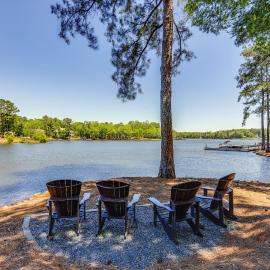 Lakefront Oconee Vacation Rental w/ Patio & Views!, hotel in Greensboro