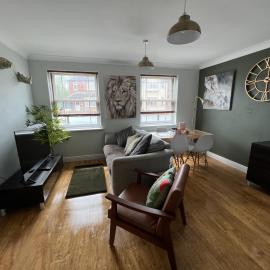 Ground floor apartment, central location with free parking, отель в городе Херефорд