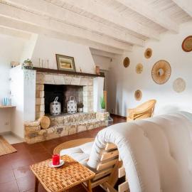 Maison typique et de caractère au cœur d'un des plus beaux villages de France, hotel a La Roque-sur-Cèze
