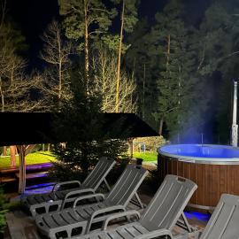 Komfortowy Leśny Dworek - sauna, balia, hotel v mestu Snochowice