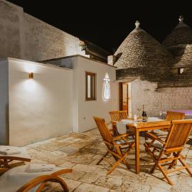 MILESTONES MODERN SUITE TRULLO - Jacuzzi Spa & Relax, hotel di Alberobello