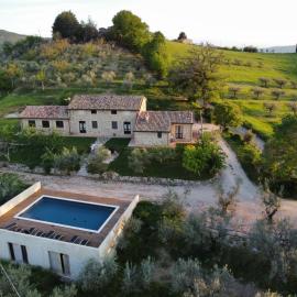 Agriturismo Sant'Angelo holiday farm, hotel din Gualdo Cattaneo